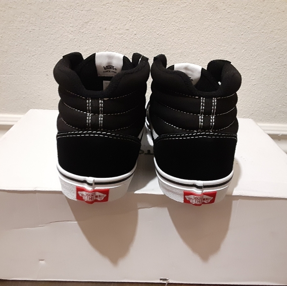 Vans - Picture 3 of 4